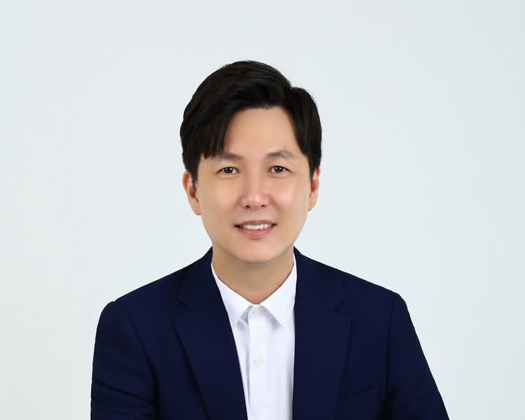 Desmond Tan